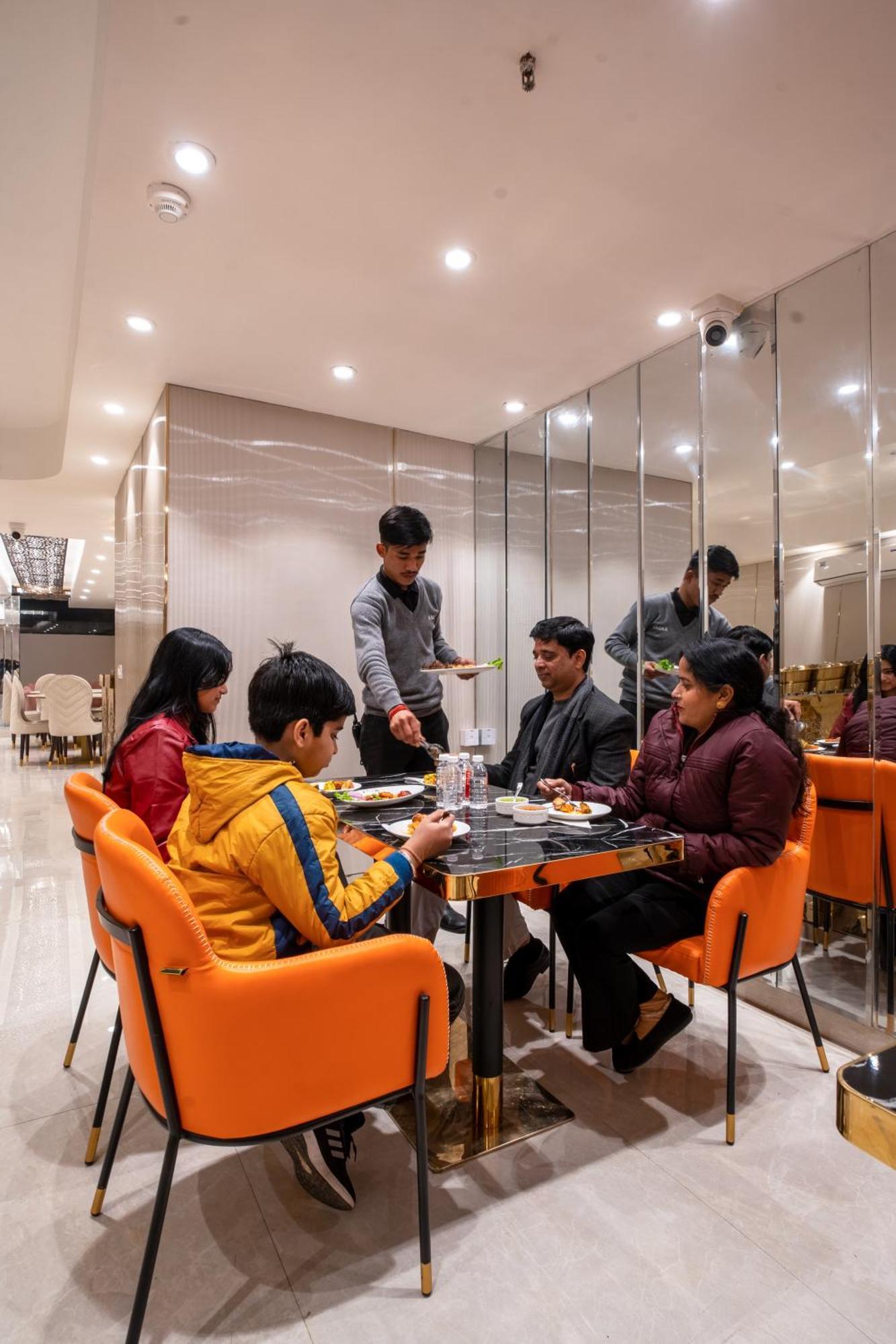 Hotel Ginger Palace Delhi Airport Nova Deli Exterior foto
